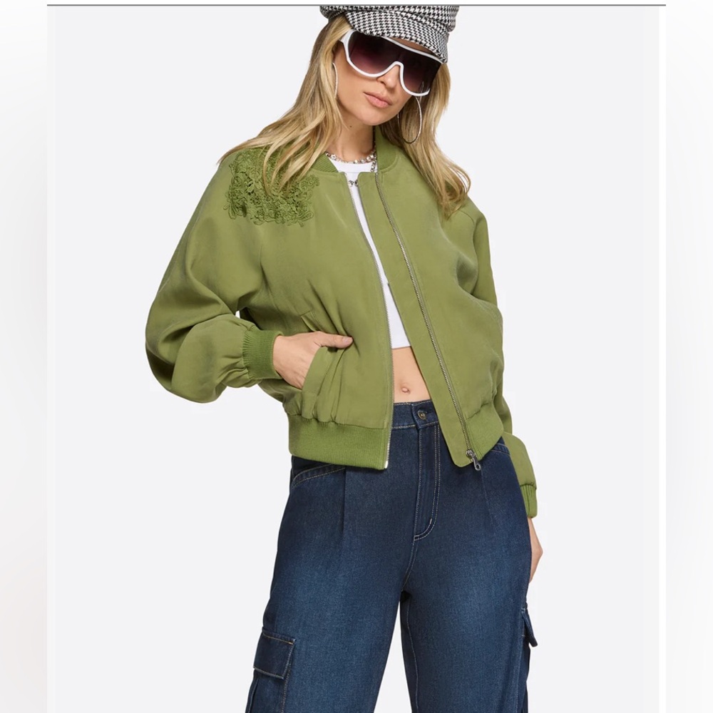💚EUC Jessica Simpson Embroidered Light Bomber Jacket in Olive Green/Army…